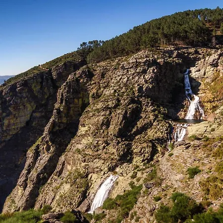بيت خشبي Refugio Dos Macedos *
